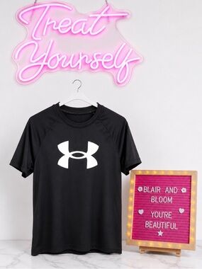 Under Armour UA Tech Textured Short Sleeve - Black- Youth Large MSRP 25$